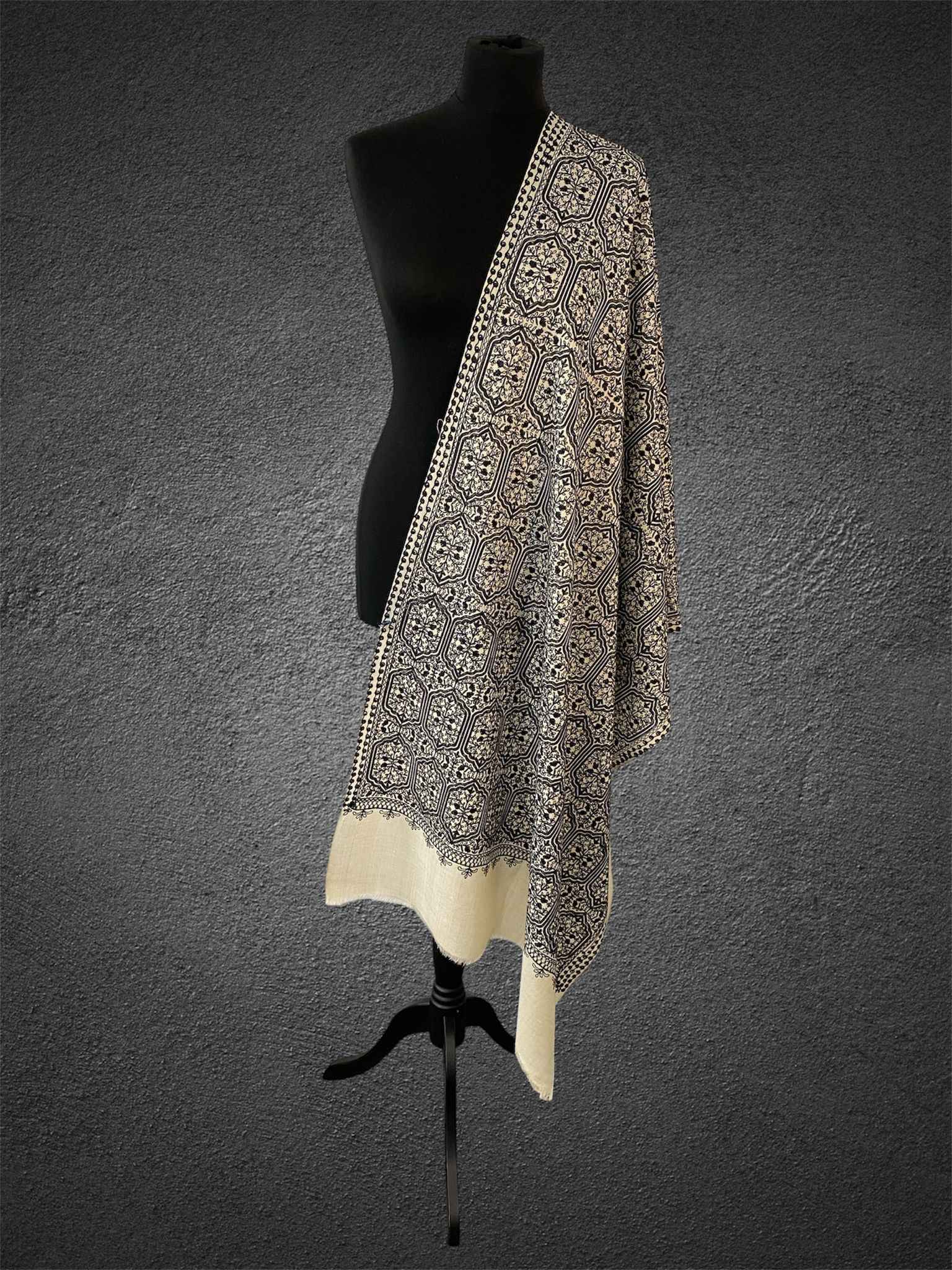 Luxury Hexagonal Jaal Design Silk Thread Embriodery Pashmina Stole