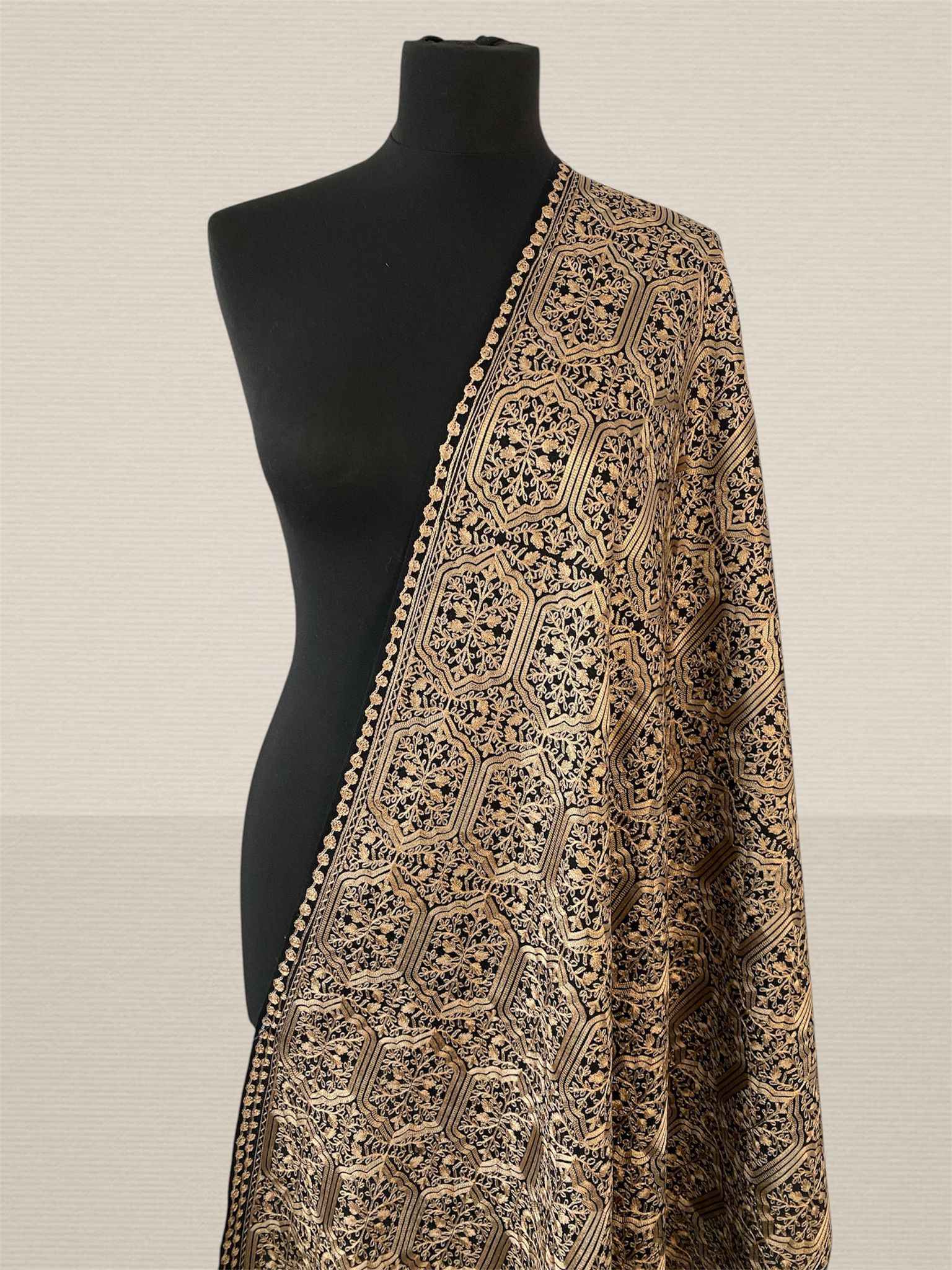 Luxury Hexagonal Jaal Design Silk Thread Embriodery Pashmina Stole