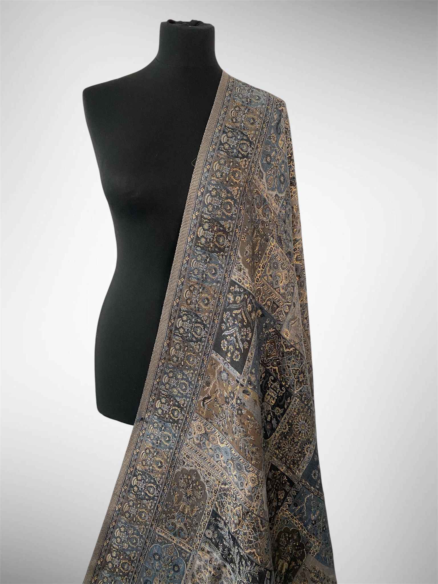 Luxury kani Silk Dupatta Moonlight Border Handwoven Kashmiri Wrap