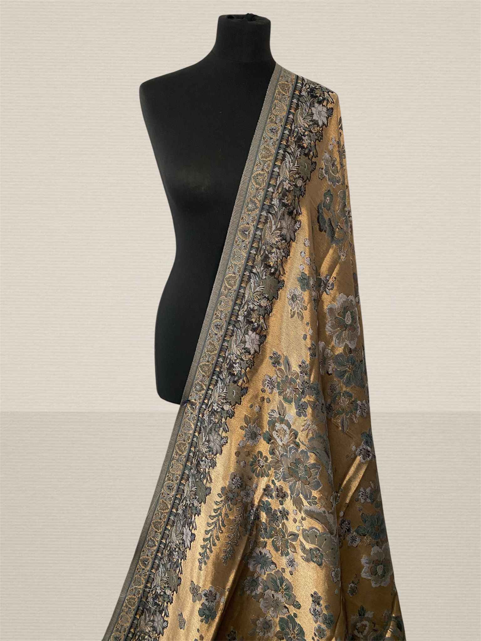 Luxury Kani Silk Dupatta with center Moonlight handwoven kashmiri Wrap