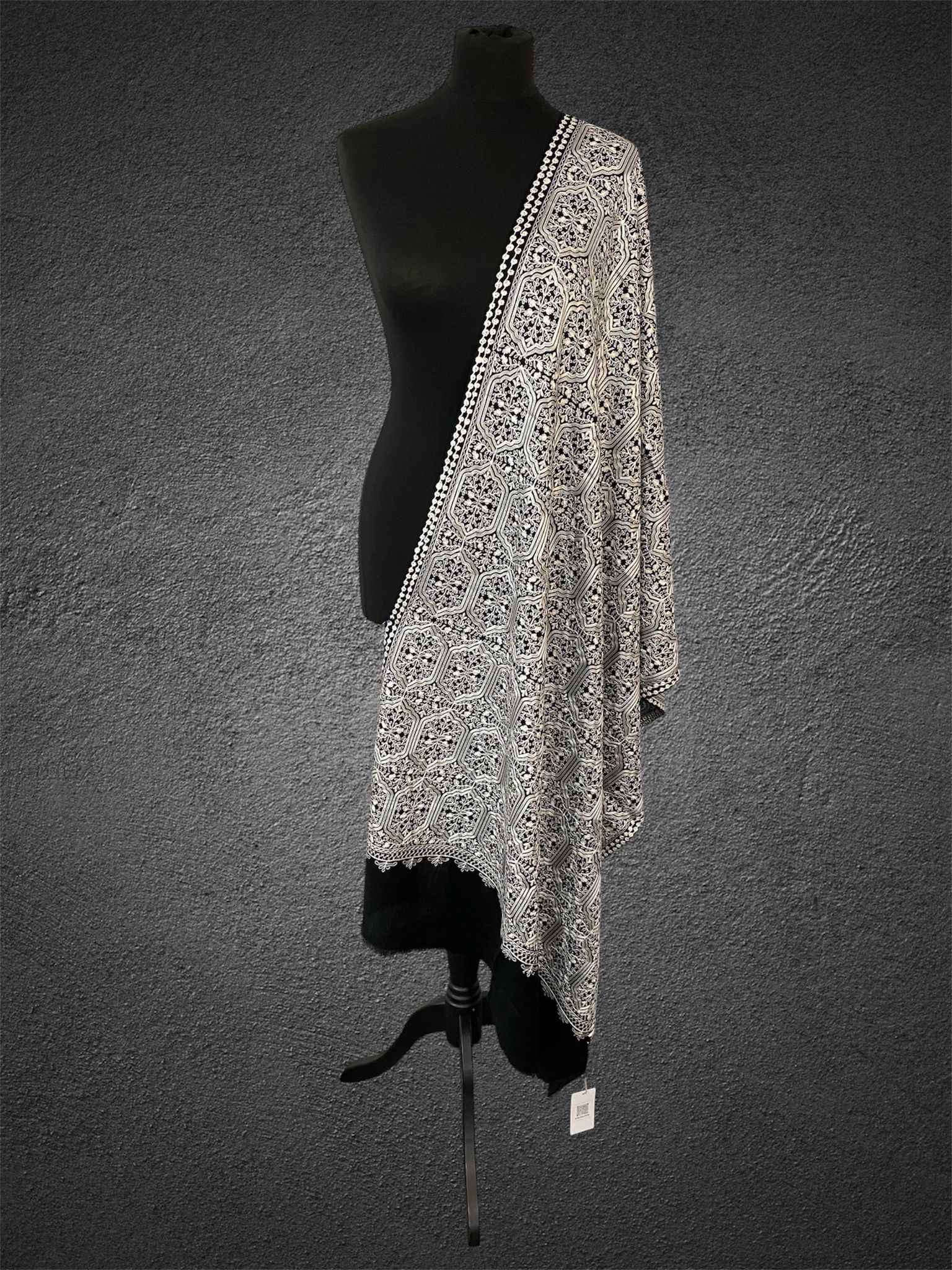Luxury Hexagonal Jaal Design Silk Thread Embriodery Pashmina Stole