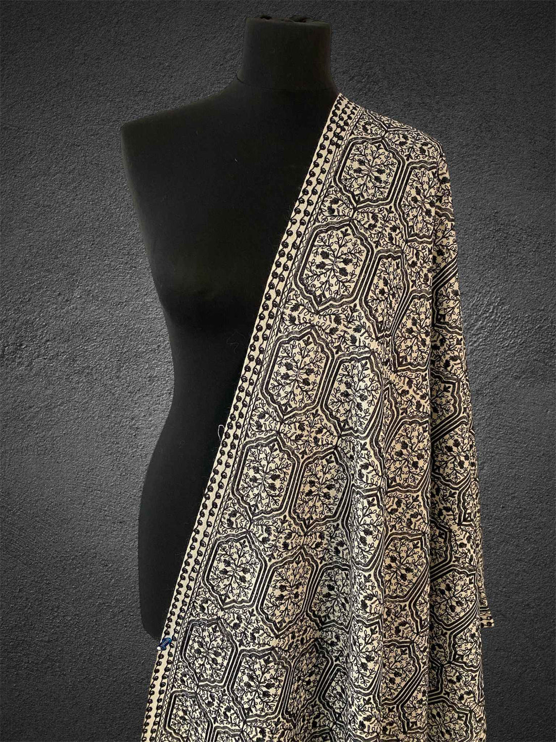 Luxury Hexagonal Jaal Design Silk Thread Embriodery Pashmina Stole