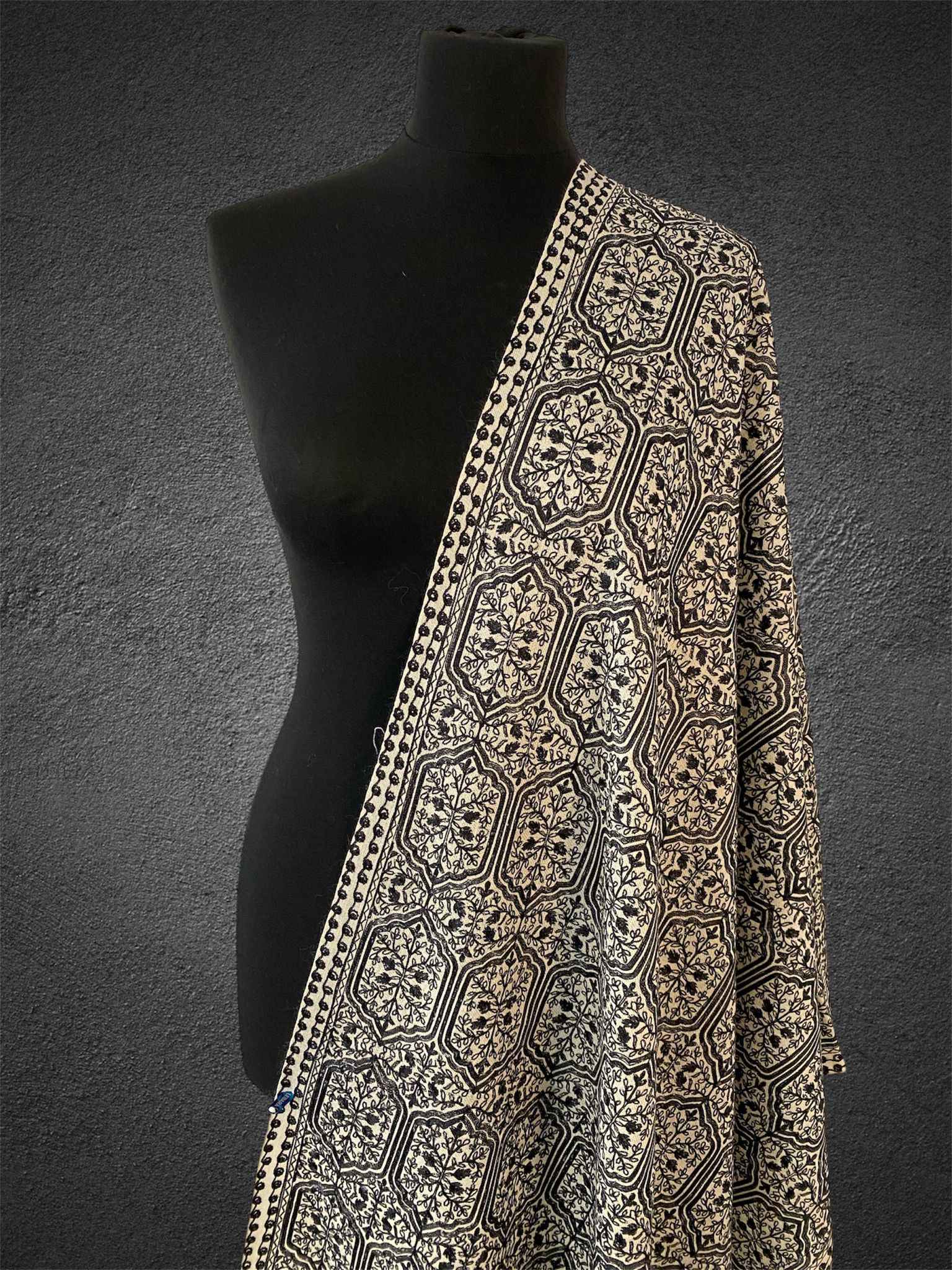 Luxury Hexagonal Jaal Design Silk Thread Embriodery Pashmina Stole