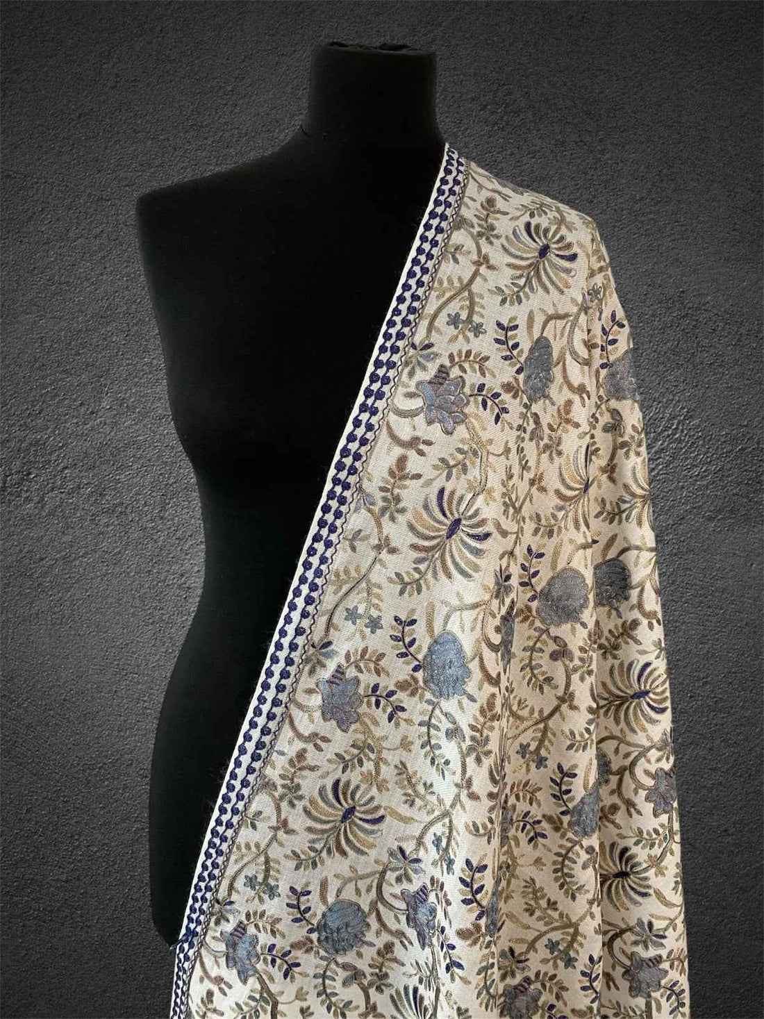 Luxury Ivory Flower Design Silk Thread Embriodery Pashmina Stole