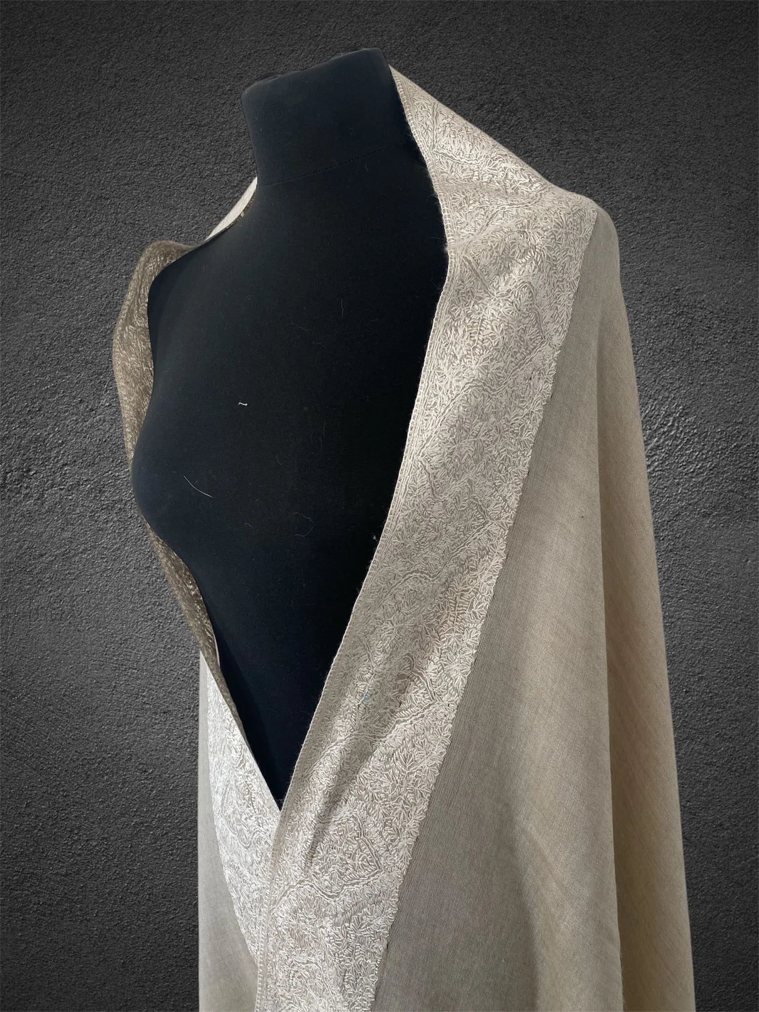 Luxury Ivory Radiance Toosh Pashmina Shawl | One Color Sozni Hand-Needlework - LoomFable