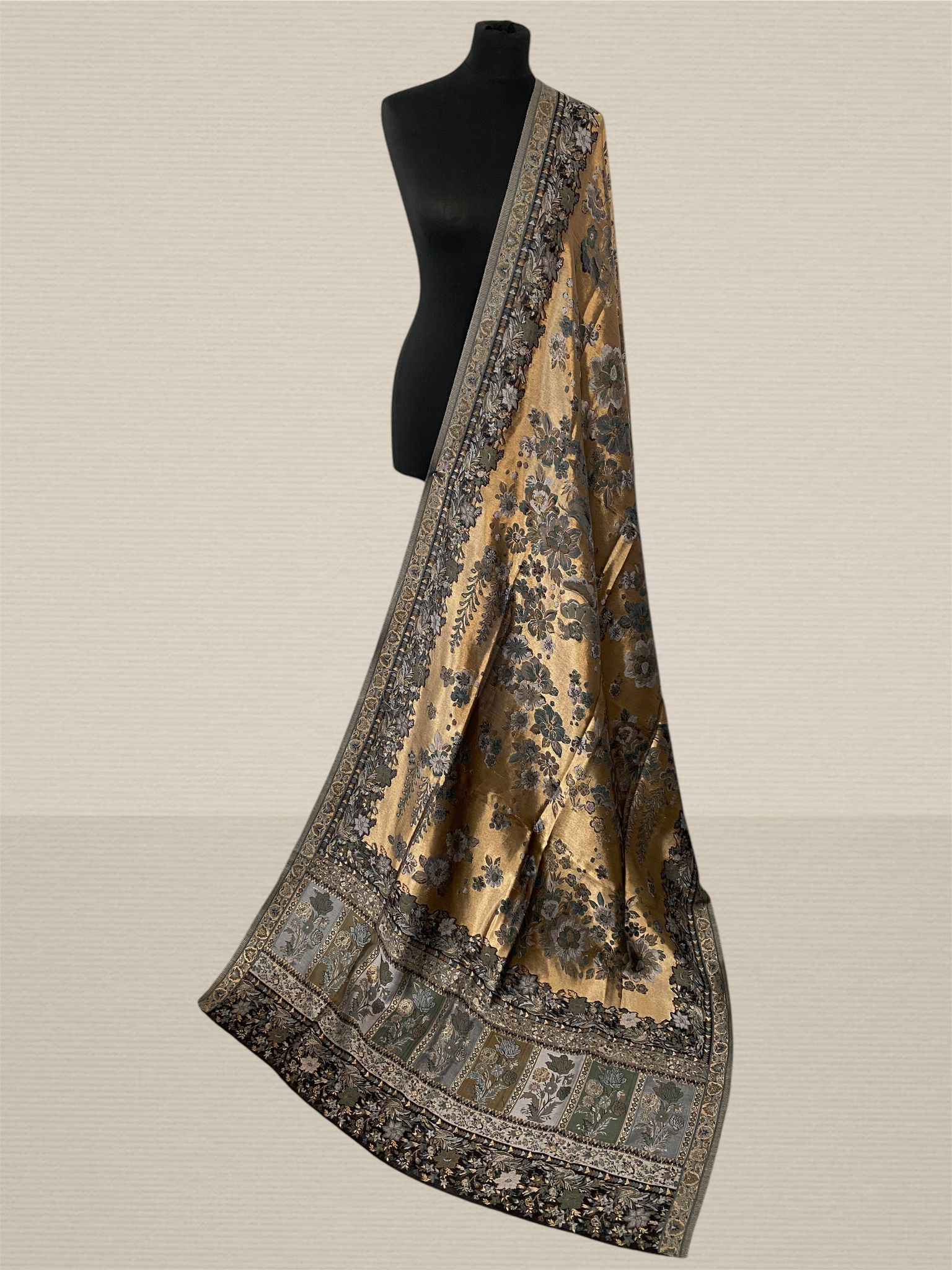 Luxury Kani Silk Dupatta with center Moonlight handwoven kashmiri Wrap