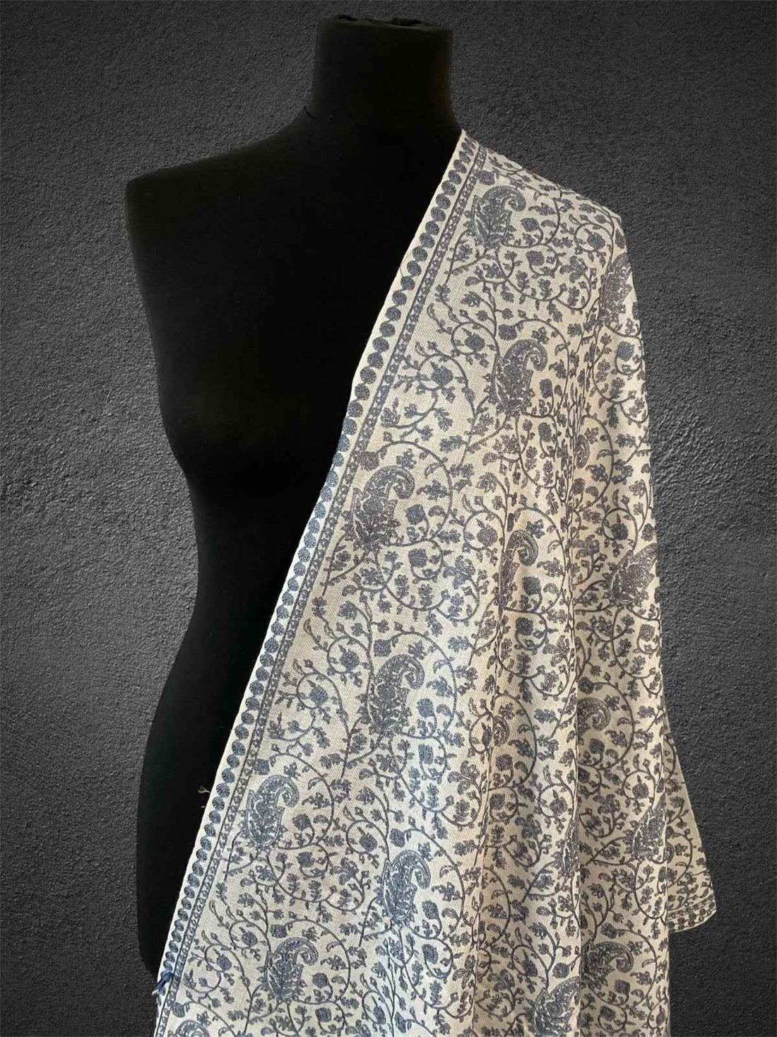 Luxury Paisley Design Machine-Embroidered Pashmina Stole